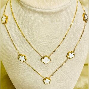 Beautiful Stainless Steel Clover Necklace, NEW!